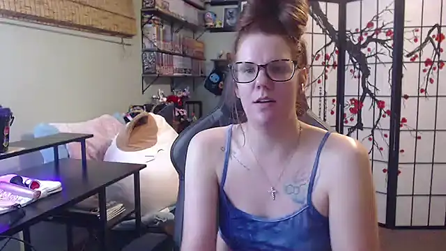 Sarahtineke online show from June 11, 2026, 7:12 pm