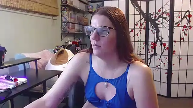 Sarahtineke online show from June 12, 2026, 10:19 pm