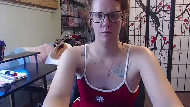 Sarahtineke online show from July 1, 2026, 8:08 pm