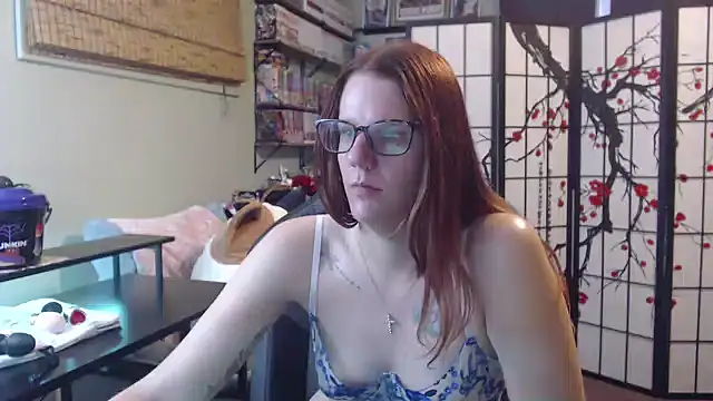 Sarahtineke online show from July 12, 2026, 3:03 pm