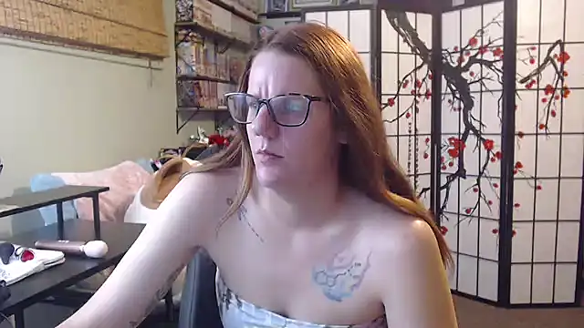 Sarahtineke online show from July 24, 2026, 12:52 am