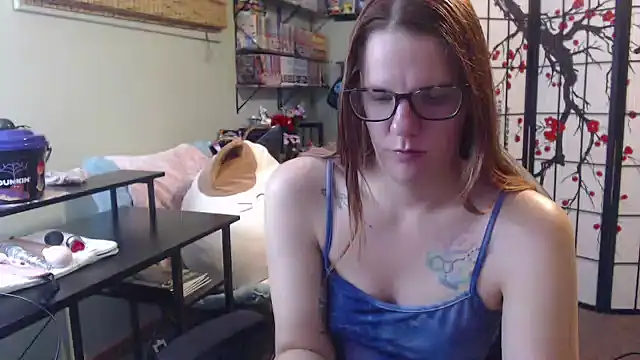 Sarahtineke online show from July 25, 2026, 4:26 pm