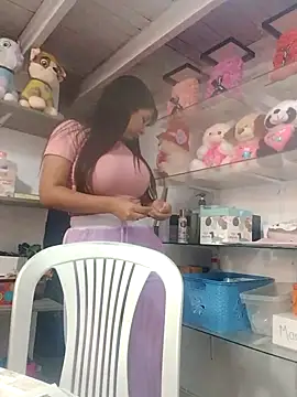 Snapshot of VivienAndClark chatting on November 7, 2025, 4:51 pm VivienAndClark online show from November 7, 2025, 4:51 pm