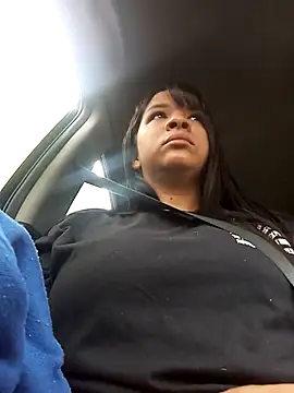 Snapshot of VivienAndClark chatting on November 13, 2025, 1:10 pm VivienAndClark online show from November 13, 2025, 1:10 pm