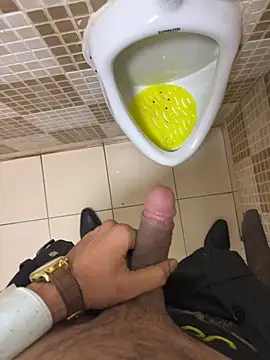 hitlar1026 online show from November 4, 2025, 1:32 pm