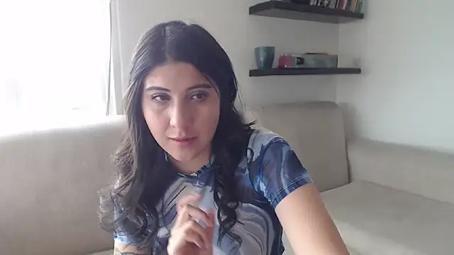 Snapshot of BubbleGumm_ chatting on May 16, 2026, 9:13 pm BubbleGumm online show from May 16, 2026, 9:13 pm