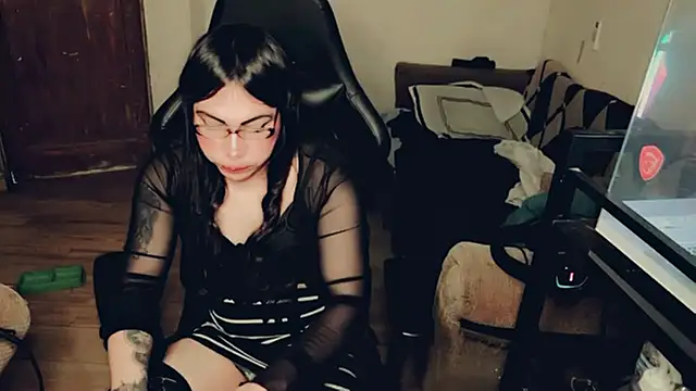 Snapshot of evelyntvsexy chatting on July 26, 2026, 2:02 pm evelyntvsexy online show from July 26, 2026, 2:02 pm