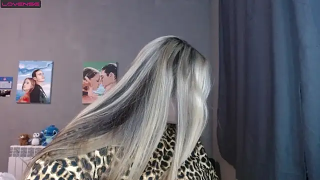 Snapshot of Light_Luna chatting on September 16, 2025, 1:01 pm Light Luna online show from September 16, 2025, 1:01 pm