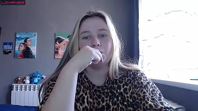 Snapshot of Light_Luna chatting on September 18, 2025, 6:59 am Light Luna online show from September 18, 2025, 6:59 am