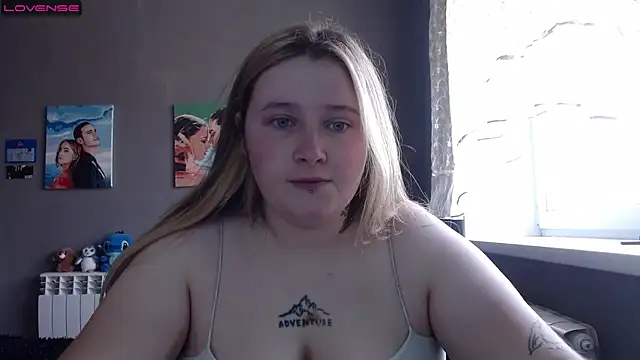 Snapshot of Light_Luna chatting on September 21, 2025, 7:10 am Light Luna online show from September 21, 2025, 7:10 am