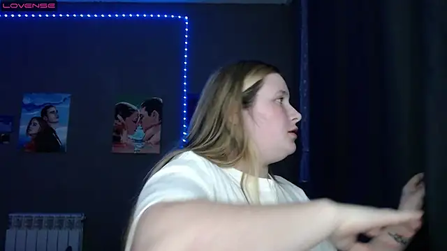 Snapshot of Light_Luna chatting on October 11, 2025, 1:42 pm Light Luna online show from October 11, 2025, 1:42 pm