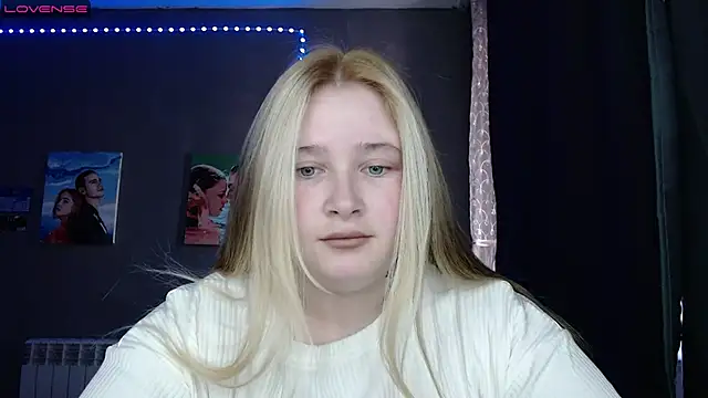 Snapshot of Light_Luna chatting on October 19, 2025, 7:20 am Light Luna online show from October 19, 2025, 7:20 am