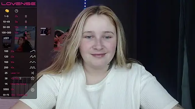 Snapshot of Light_Luna chatting on November 1, 2025, 2:08 pm Light Luna online show from November 1, 2025, 2:08 pm