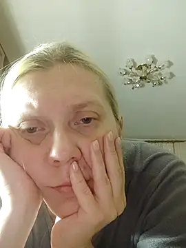 Snapshot of LeraSweet chatting on October 25, 2025, 8:14 pm LeraSweet online show from October 25, 2025, 8:14 pm