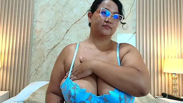 IsabellMendez  online show from August 4, 2026, 8:55 pm
