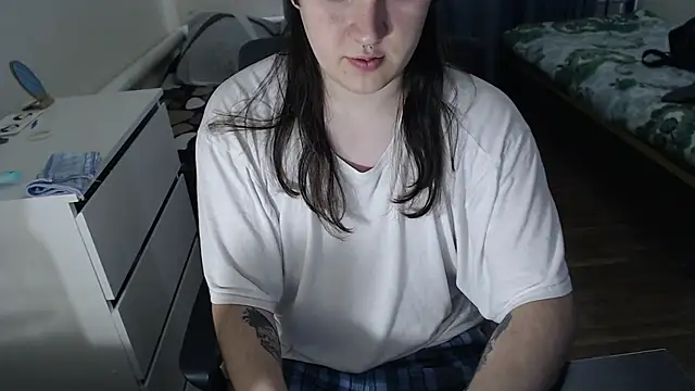 EvaMiron online show from November 25, 2025, 8:58 am