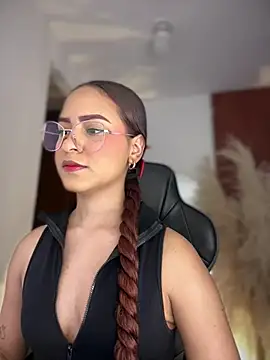 Snapshot of gretta_kler1 chatting on May 6, 2026, 3:39 pm gretta kler1 online show from May 6, 2026, 3:39 pm