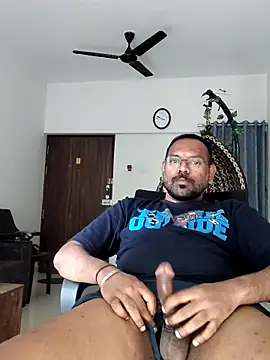 lovbombayduck11 online show from February 12, 2026, 10:10 am