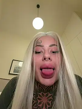 bambixboo online show from May 4, 2026, 10:39 pm