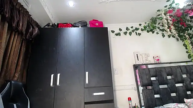 emma hoot1 online show from December 14, 2024, 12:22 am