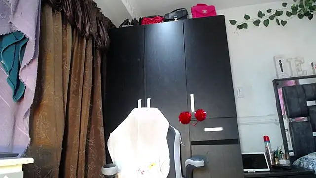 emma hoot1 online show from December 14, 2024, 3:29 am