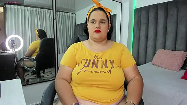 natalia curvy1 online show from December 26, 2024, 7:05 pm