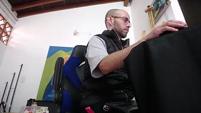 FurryLatinArtist online show from March 15, 2025, 2:23 pm