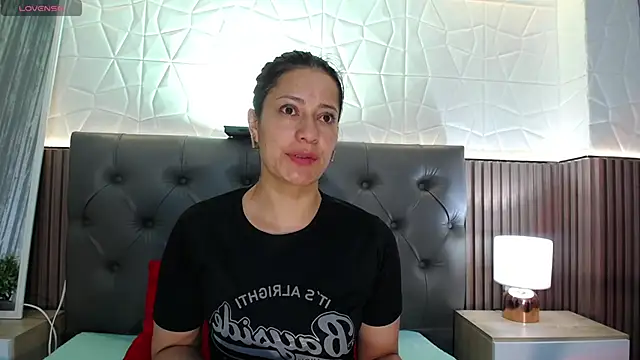 nathalia zamu online show from December 5, 2024, 3:26 am