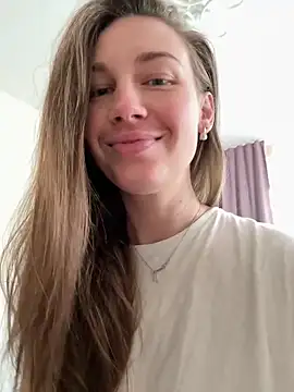 JasminJames online show from June 19, 2026, 9:13 am