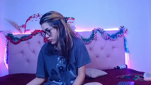Little Cuttie  online show from December 14, 2024, 11:29 am