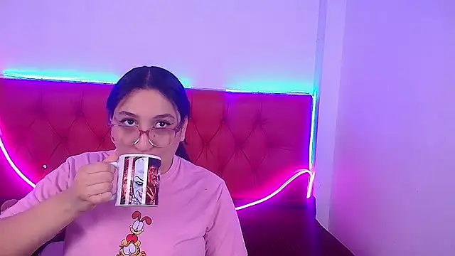 Little Cuttie  online show from February 19, 2025, 4:01 am