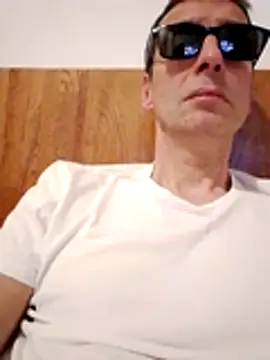 Snapshot of Anastasio33 chatting on October 31, 2025, 7:37 pm Anastasio33 online show from October 31, 2025, 7:37 pm