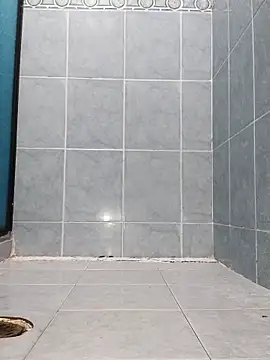 Juanroom online show from May 6, 2026, 9:42 pm