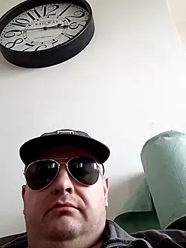 Snapshot of perversalus chatting on March 23, 2026, 9:35 am perversalus online show from March 23, 2026, 9:35 am