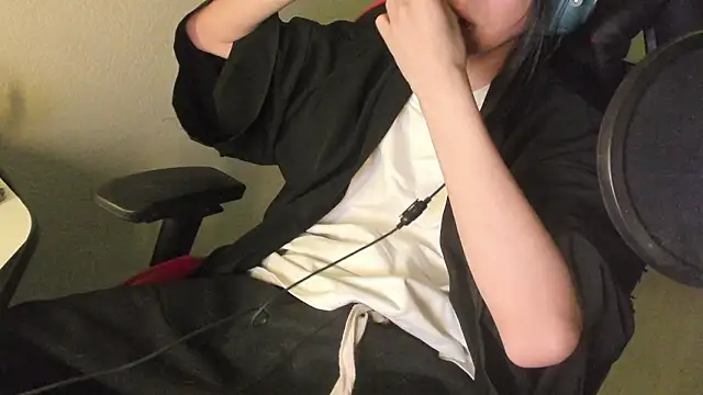 wexlee7 online show from February 12, 2026, 9:43 pm