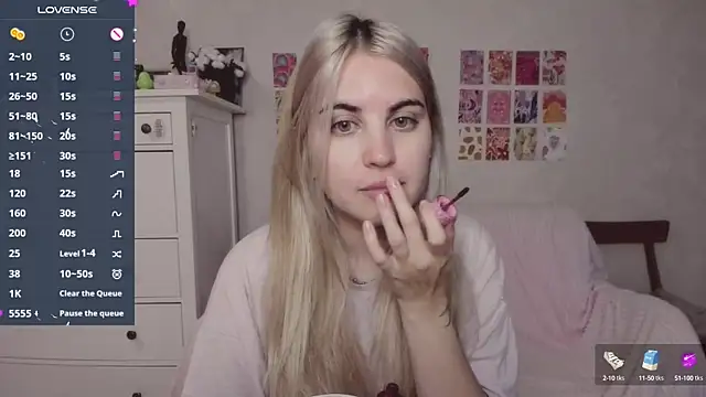 Snapshot of pawpaws chatting on September 18, 2025, 6:04 am pawpaws online show from September 18, 2025, 6:04 am