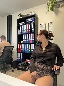 Snapshot of Hii_Lolla chatting on September 18, 2025, 6:04 am Hii Lolla online show from September 18, 2025, 6:04 am