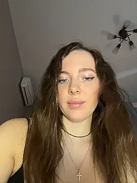 -SweetDi- online show from February 18, 2026, 9:44 pm