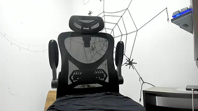 DmitriSanders online show from February 25, 2026, 2:43 am