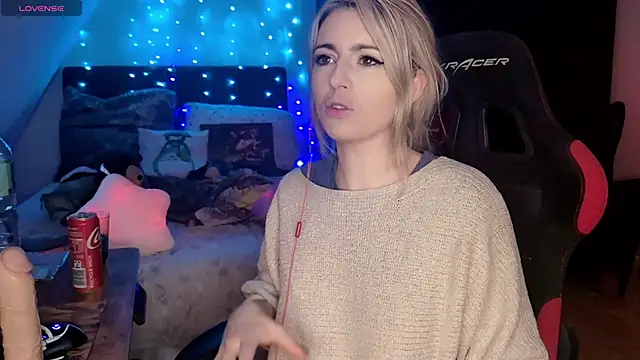 Lisaonthemoon online show from May 7, 2026, 5:07 pm