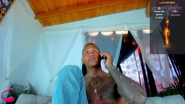 Snapshot of esteveen_ortegas_ chatting on October 17, 2025, 5:37 pm esteveen ortegas  online show from October 17, 2025, 5:37 pm