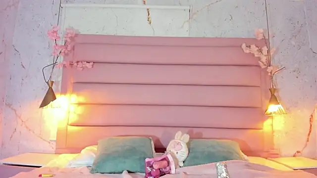 Snapshot of Lezy_ chatting on October 16, 2025, 7:37 pm Lezy  online show from October 16, 2025, 7:37 pm