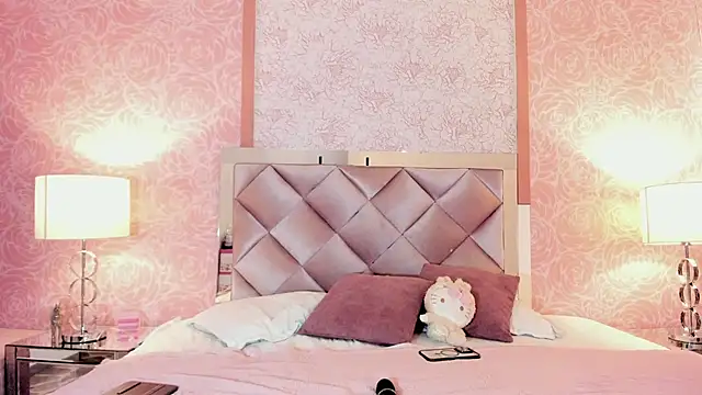 Snapshot of Lezy_ chatting on October 31, 2025, 7:37 pm Lezy  online show from October 31, 2025, 7:37 pm