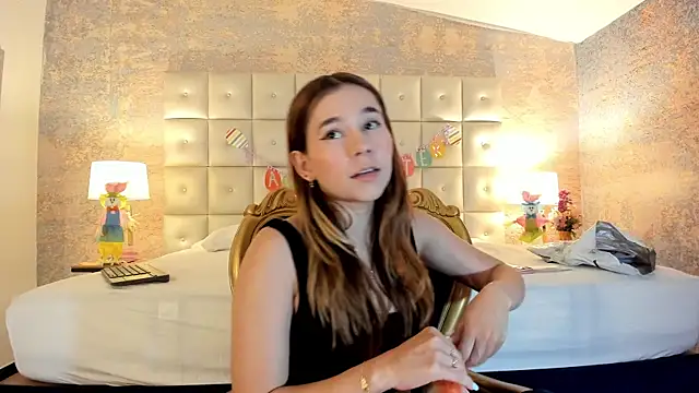 Lezy  online show from April 22, 2026, 7:37 pm