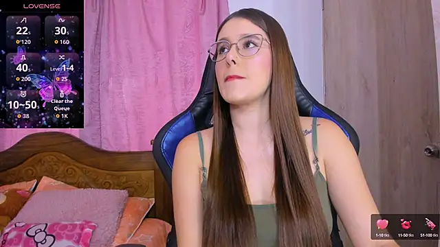 Snapshot of ParisShayk chatting on October 17, 2025, 5:59 pm ParisShayk online show from October 17, 2025, 5:59 pm