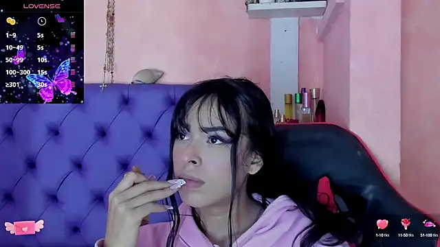 Snapshot of Cloeandtyfanny chatting on January 9, 2025, 6:48 am Cloeandtyfanny online show from January 9, 2025, 6:48 am