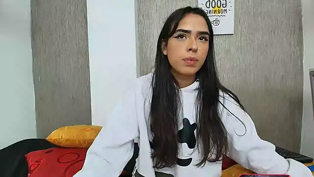Snapshot of Cloeandtyfanny chatting on February 10, 2025, 3:35 am Cloeandtyfanny online show from February 10, 2025, 3:35 am
