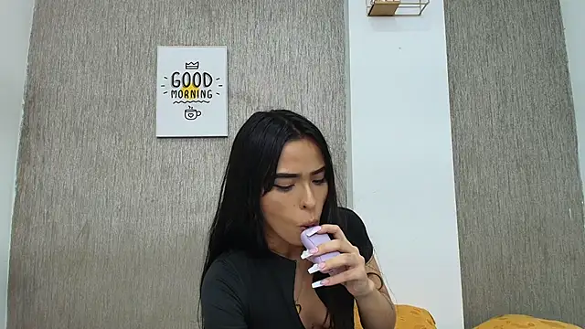 Snapshot of Cloeandtyfanny chatting on February 12, 2025, 6:40 am Cloeandtyfanny online show from February 12, 2025, 6:40 am