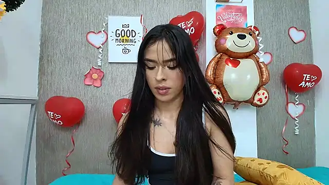Snapshot of Cloeandtyfanny chatting on February 16, 2025, 2:42 am Cloeandtyfanny online show from February 16, 2025, 2:42 am