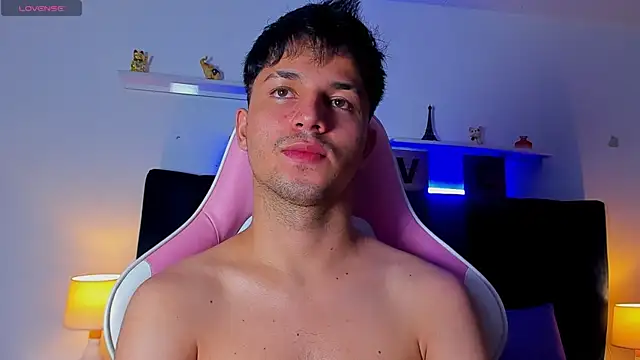 Issac james  online show from October 14, 2025, 4:02 am